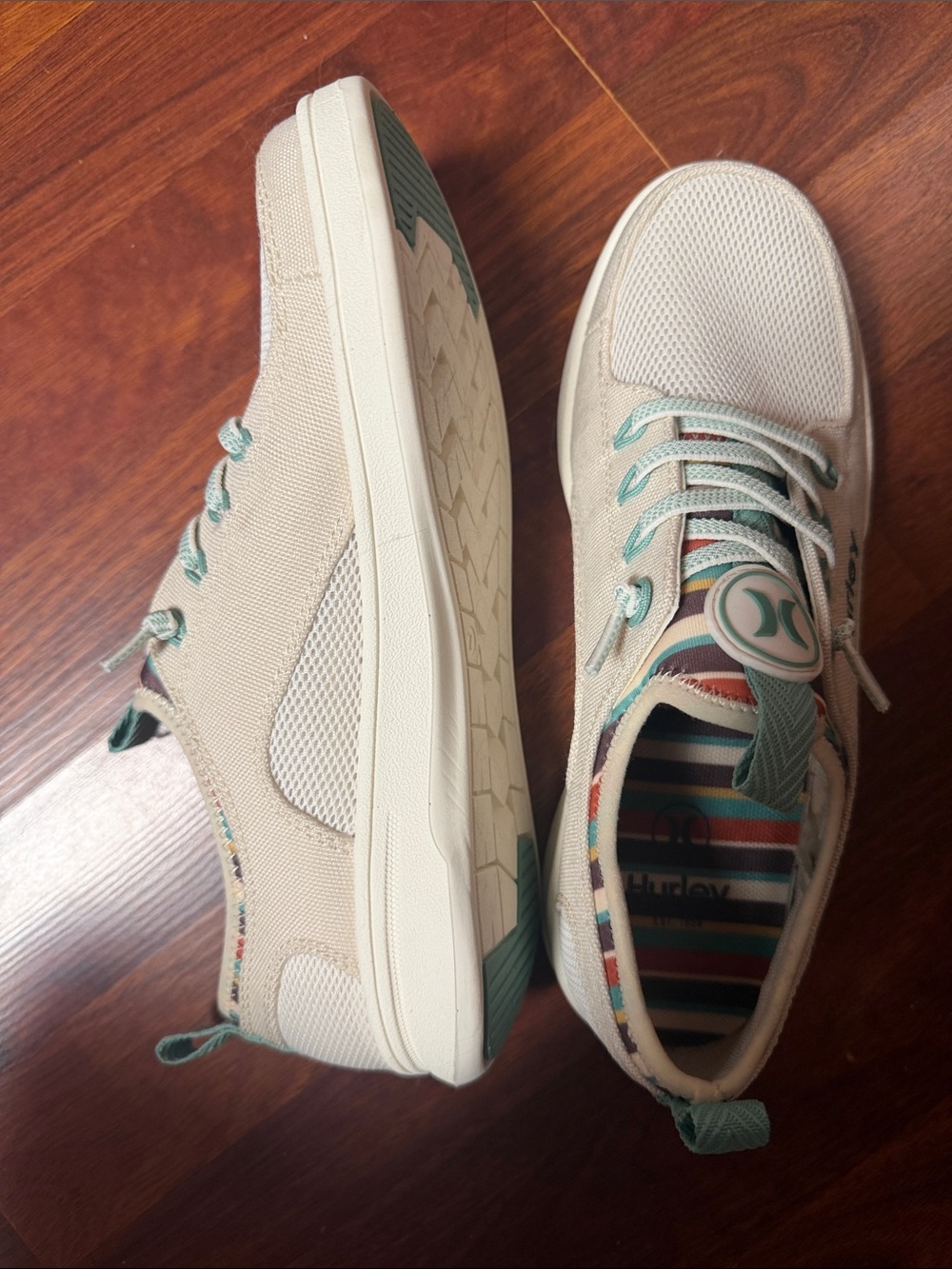 Hurley Beige Canvas Sneakers with Teal Accents